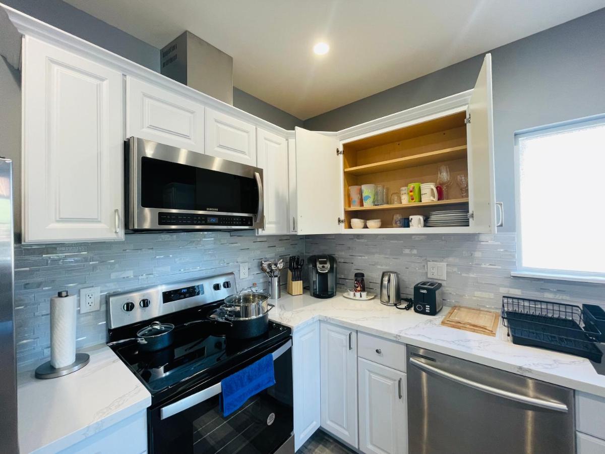 Green Lake 1St Line Home A With Central Air Conditioners Seattle Esterno foto